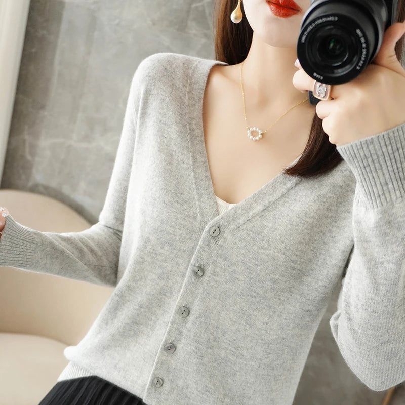 2025 new V-Neck Temperament Small Fragrance Women's Knitted Sweater Coat Special Cardigan ZHI D035