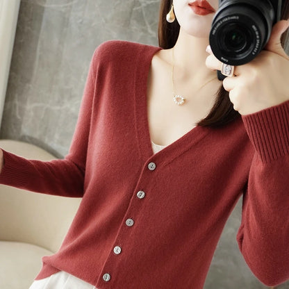 2025 new V-Neck Temperament Small Fragrance Women's Knitted Sweater Coat Special Cardigan ZHI D035