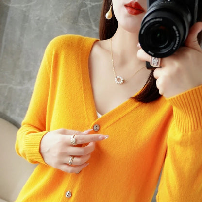 2025 new V-Neck Temperament Small Fragrance Women's Knitted Sweater Coat Special Cardigan ZHI D035
