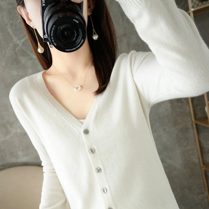 2025 new V-Neck Temperament Small Fragrance Women's Knitted Sweater Coat Special Cardigan ZHI D035